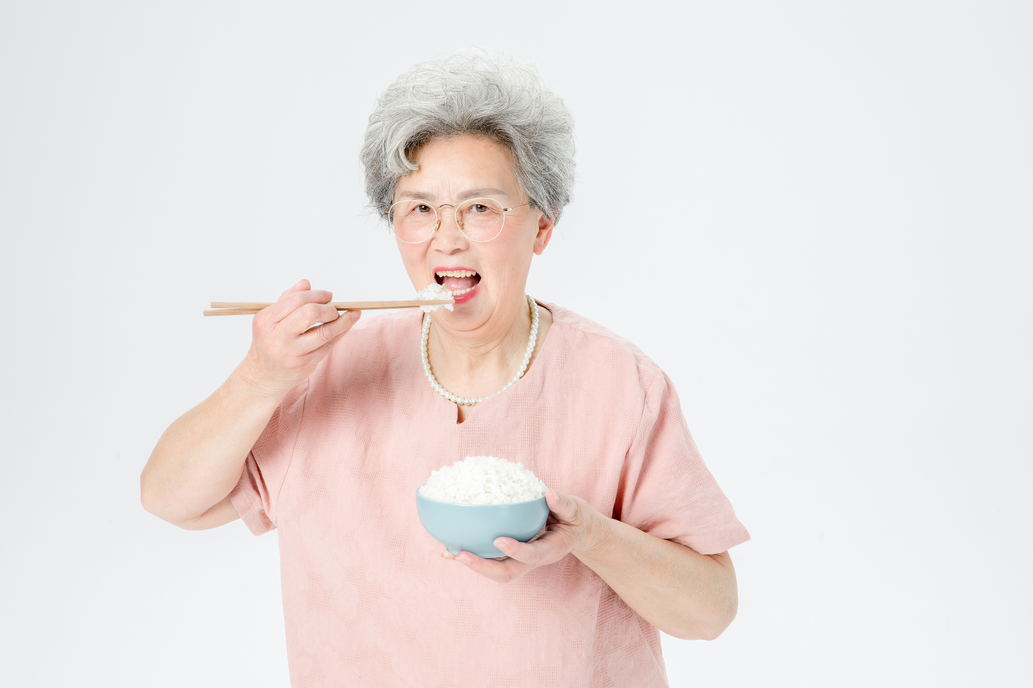 饭后，坐着、躺着还是站着？