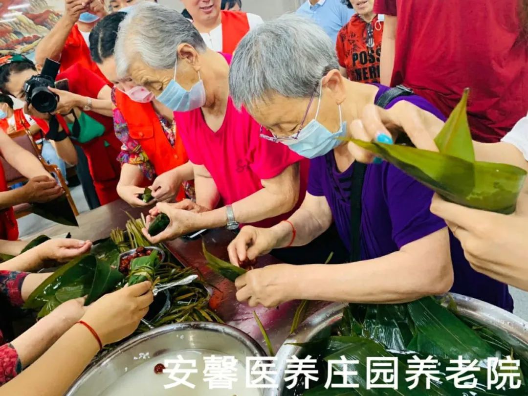 热闹！浓浓粽香暖人心，包粽子比赛乐融融！