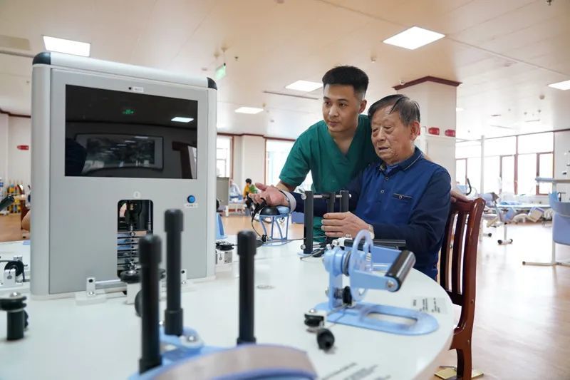 在社会快速发展的现在，老人如何得到真正的赡养？